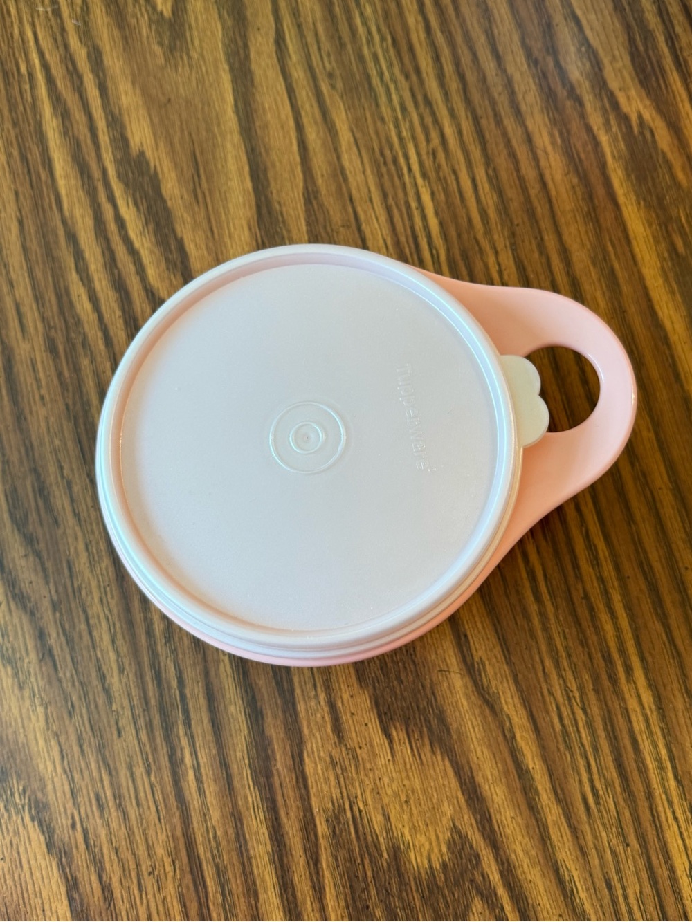Tupperware 600 mL bowl with lid